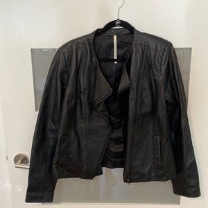 Black leather jacket. Size L.